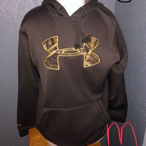 Under armpit sweet shear never been worn